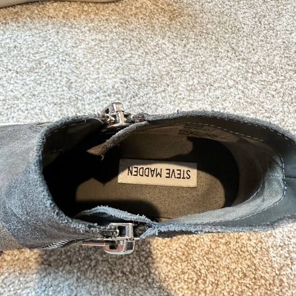 Size 9 Steve Madden Wedge Sneakers - Picture 9 of 9